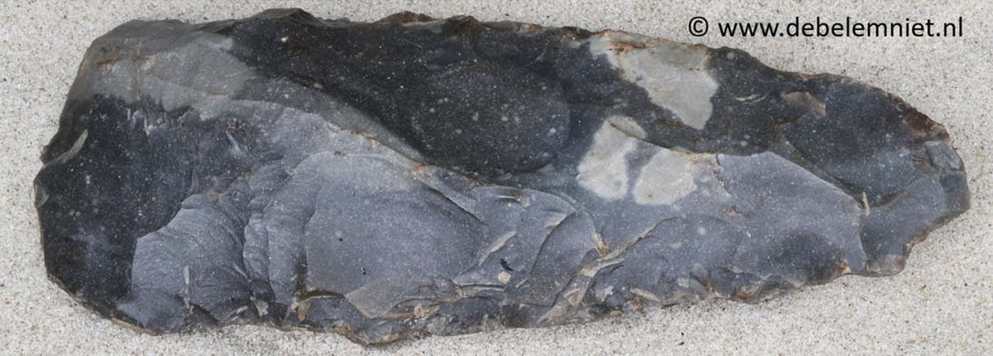halffabrikaat bijl vuursteen prehistorie